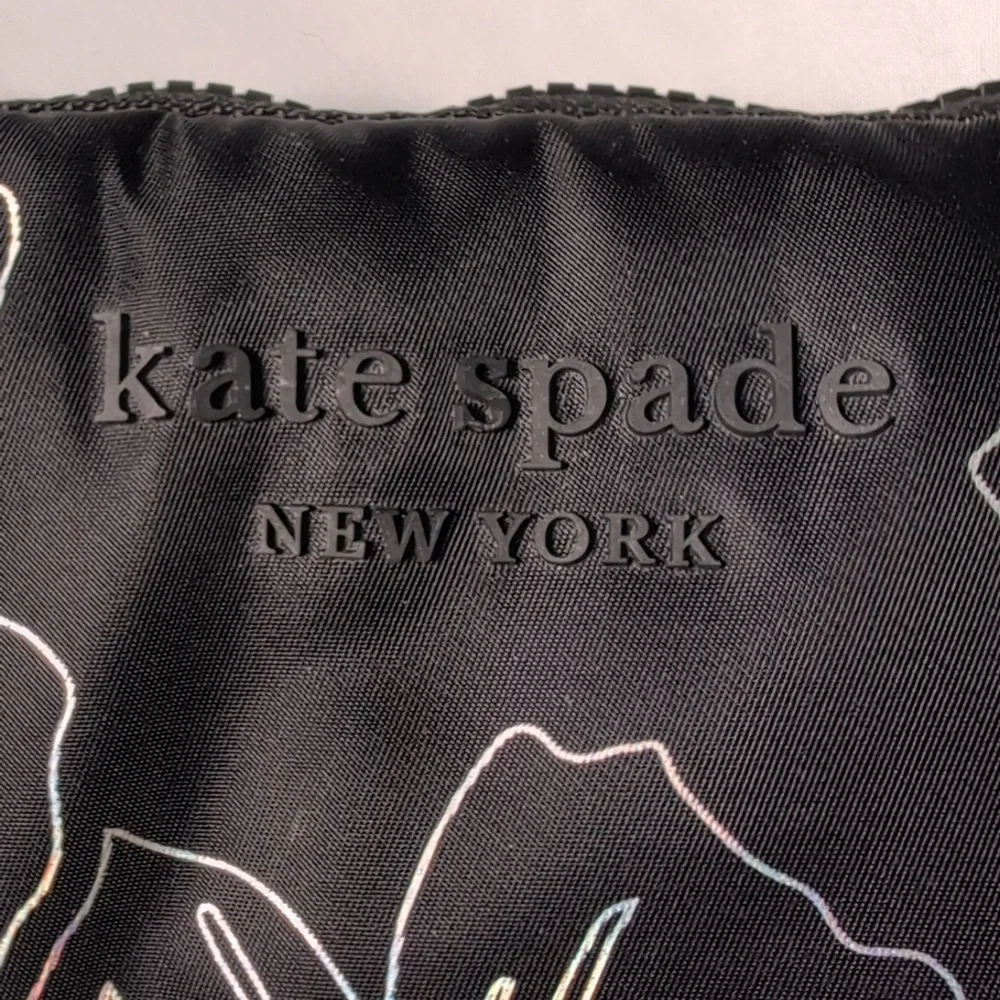 Kate Spade New York Puffer Laptop Sleeve 16 Inch - Hollyhock Iridescent Black